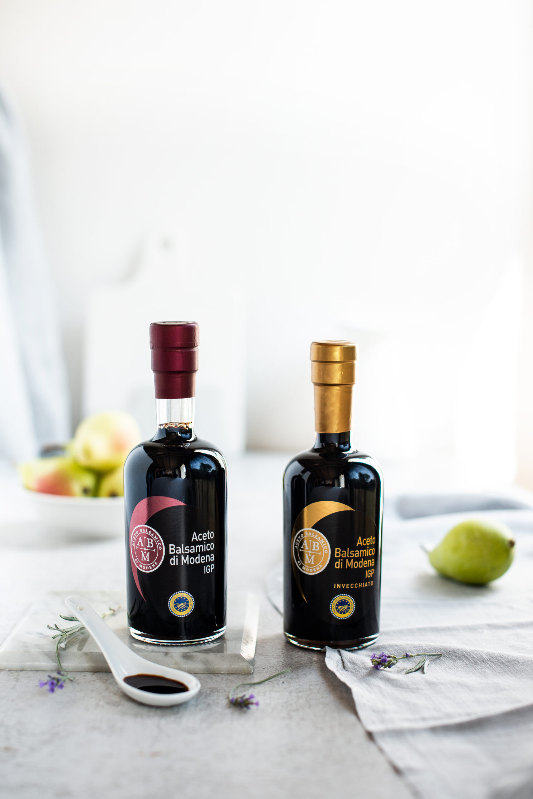 Image presentant deux bouteilles de Vinaigre Balsamique de Modene IGP